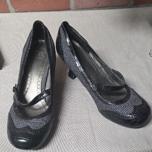 Hot Kiss Black and Gray Women's Heels Size 10